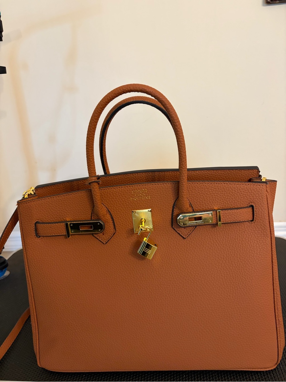 35cm Gold on Gold vegan Satchel with Gold Lock, key and clochette, Strap. - Picture 9 of 9
